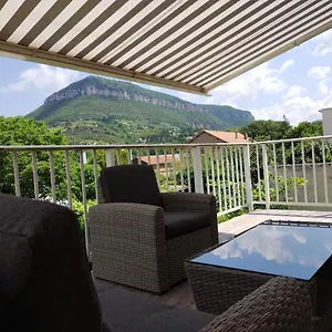 belle-millau.midi-pyreneeshotels.com/